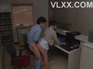 Gia sư quan hệ với học sinh và nhét đầy âm hộ của cô ấy bằng vật liệu sinh học